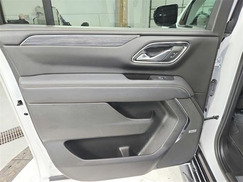 Used 2022 GMC Yukon XL SLT image 37