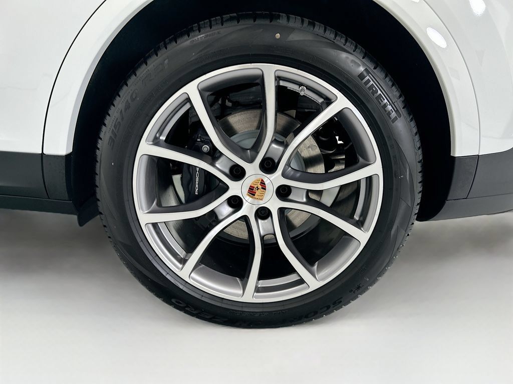 Used 2026 Porsche Cayenne AWD/4WD image 31