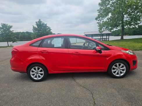 Used 2013 Ford Fiesta SE FWD image 4