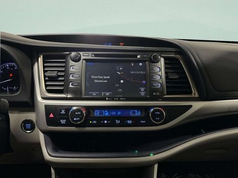 Used 2019 Toyota Highlander XLE AWD/4WD image 14