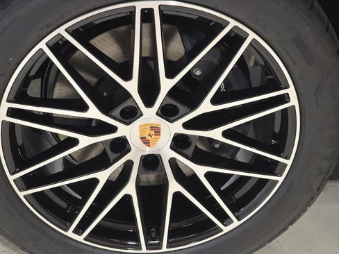 New 2026 Porsche Cayenne AWD/4WD image 12
