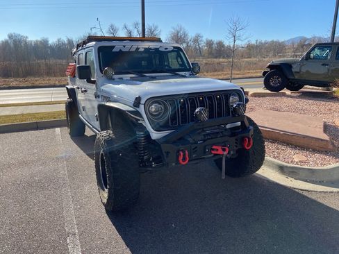 Used 2020 Jeep Gladiator Sport w/ Quick Order Package 24S image 2