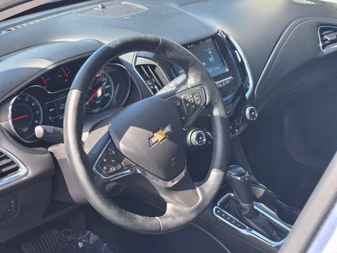 Used 2017 Chevrolet Cruze Premier FWD image 29