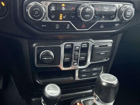 Used 2022 Jeep Wrangler Unlimited Sahara image 23