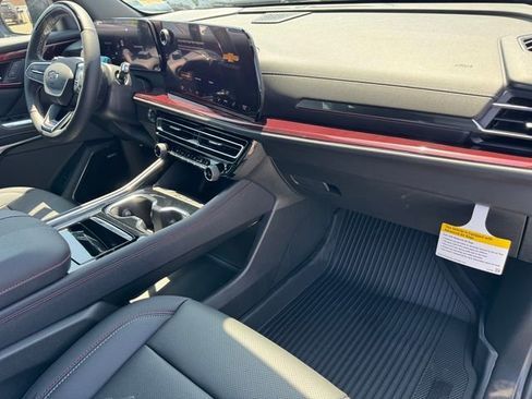 New 2026 Chevrolet Traverse Z71 AWD/4WD image 6