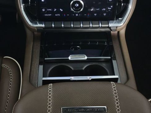 Used 2025 GMC Yukon Denali Ultimate image 28