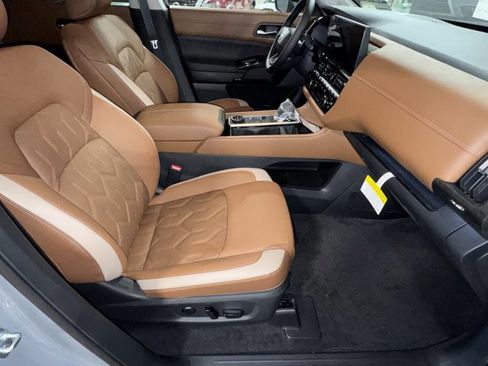 New 2026 Nissan Pathfinder Platinum AWD/4WD image 10