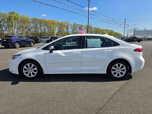 Used 2023 Toyota Corolla LE image 4