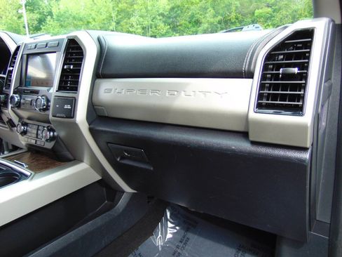 Used 2019 Ford F250 Lariat w/ Lariat Ultimate Package AWD/4WD image 19