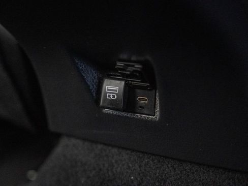 Used 2025 Toyota Camry LE image 32