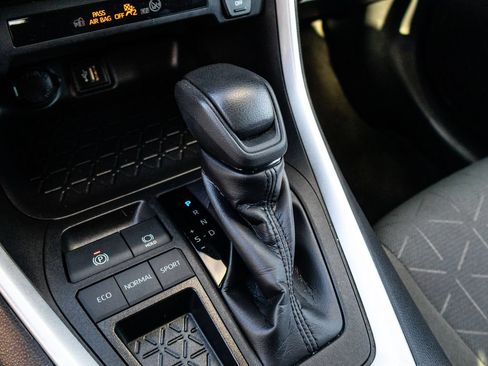 Used 2024 Toyota RAV4 XLE FWD image 22