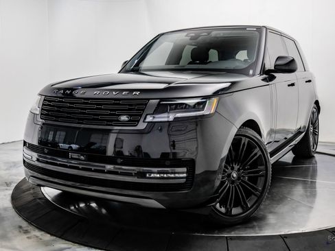 Used 2024 Land Rover Range Rover SE image 3