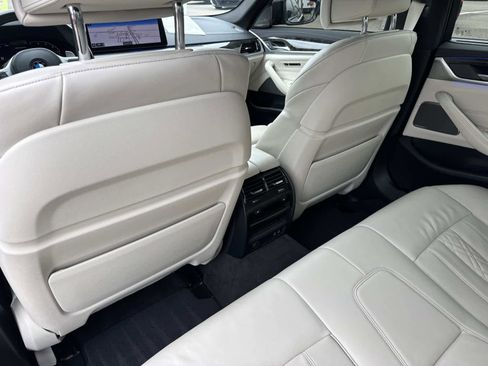 Used 2021 BMW M550i xDrive M550i xDrive w/ Executive Package image 13