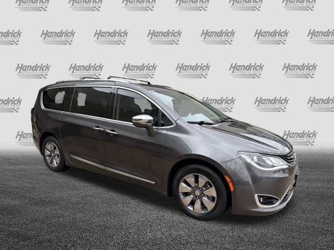 Used 2018 Chrysler Pacifica Limited w/ Advanced Safetytec Group image 2