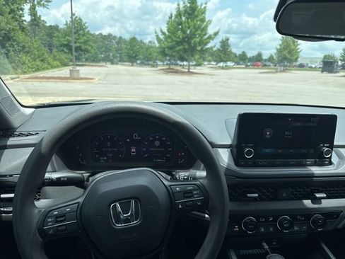 Used 2023 Honda Accord EX image 5