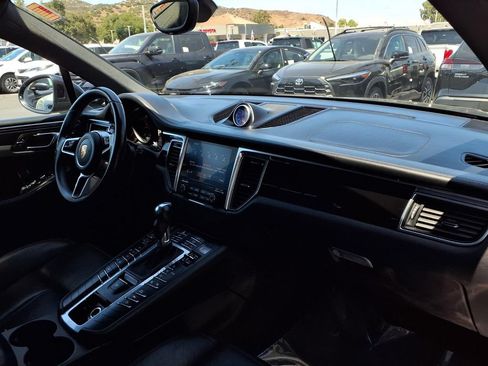 Used 2018 Porsche Macan AWD/4WD image 20
