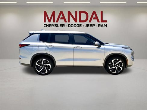 Used 2023 Mitsubishi Outlander SE FWD image 4