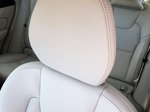 New 2026 Volvo XC60 T8 Ultra w/ Protection Package Premier image 5