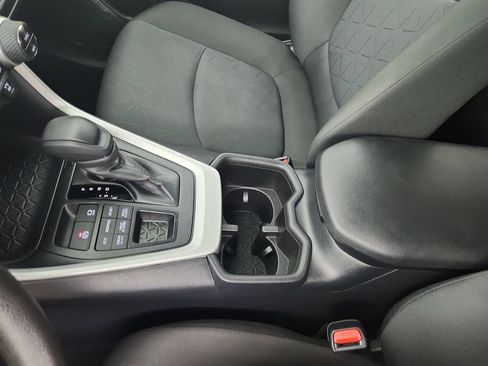 Used 2025 Toyota RAV4 XLE AWD/4WD image 32