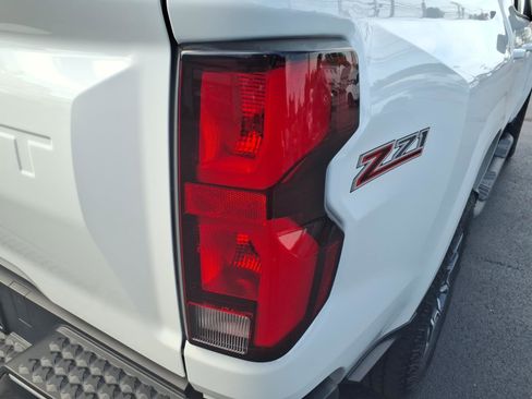 Used 2025 Chevrolet Colorado Z71 AWD/4WD image 16