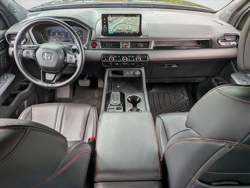 Used 2025 Honda Pilot Black Edition image 16