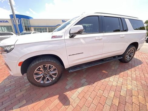 Used 2023 Chevrolet Suburban Z71 w/ Luxury Package AWD/4WD image 29