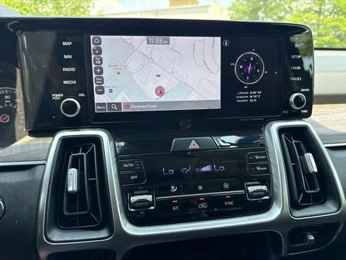 Used 2022 Kia Sorento S w/ Panoramic Sunroof Package AWD/4WD image 6