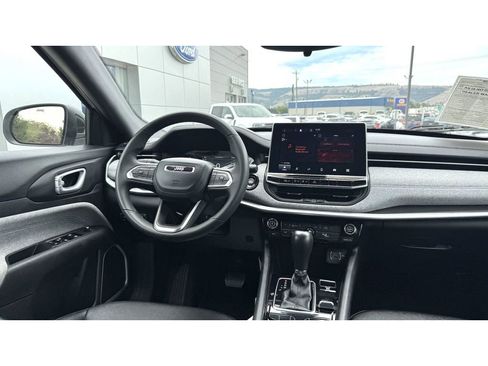 Used 2024 Jeep Compass Latitude image 13