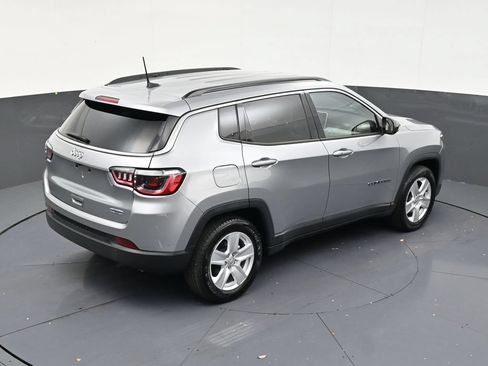 Used 2022 Jeep Compass Latitude FWD image 17