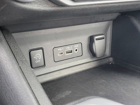 Used 2025 Nissan Sentra SV FWD image 28
