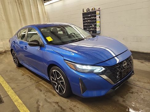 Used 2025 Nissan Sentra SR image 2