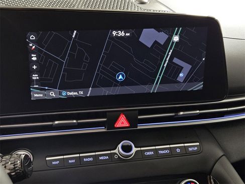 Used 2025 Hyundai Elantra Limited image 13