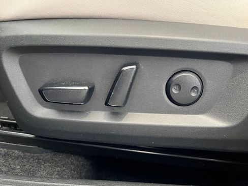 Used 2025 Nissan Rogue SV image 22