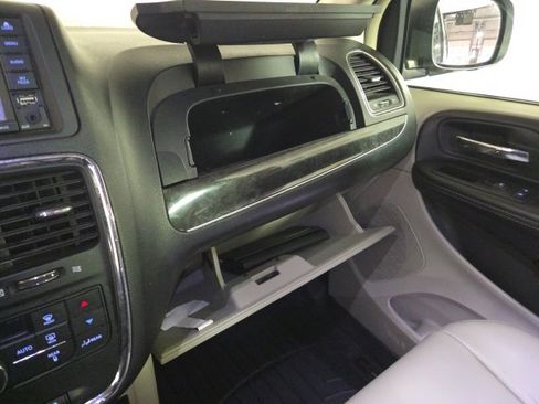 Used 2015 Chrysler Town & Country Touring image 47