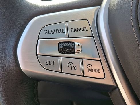 Used 2025 BMW X7 xDrive40i w/ Premium Package image 23