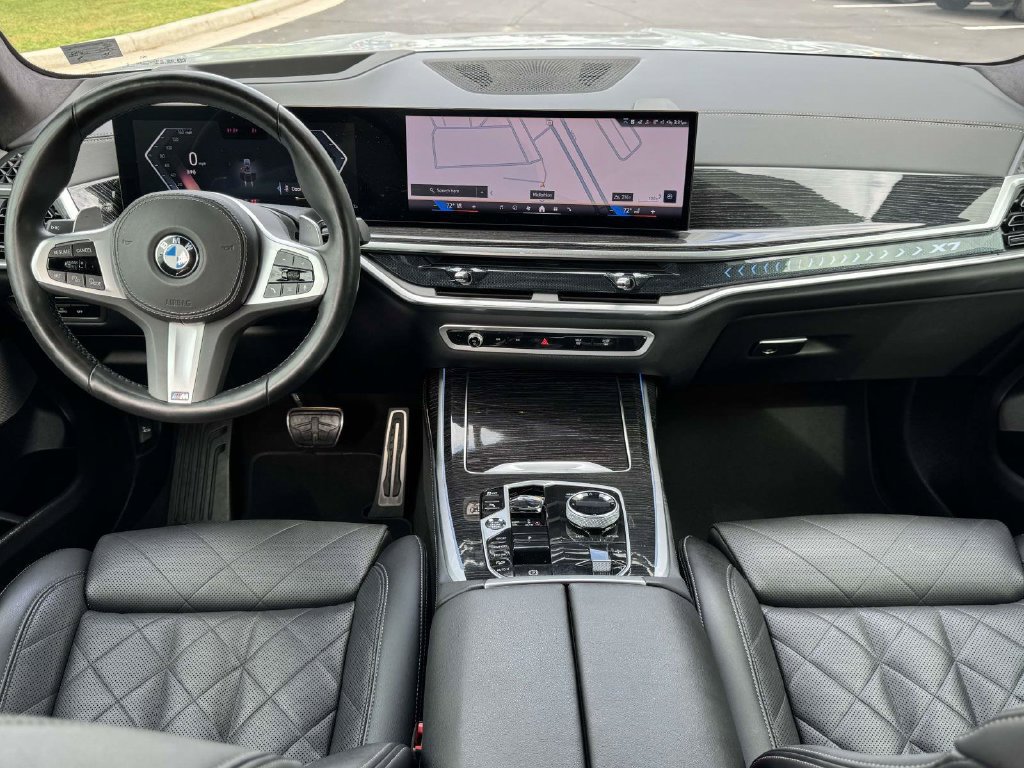 Used 2025 BMW X7 xDrive40i w/ M Sport Package AWD/4WD image 3