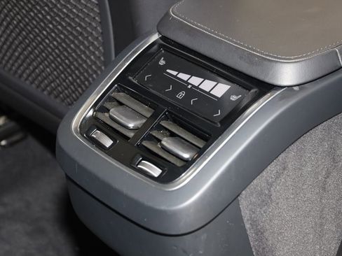 Used 2024 Volvo XC90 B5 Plus image 16