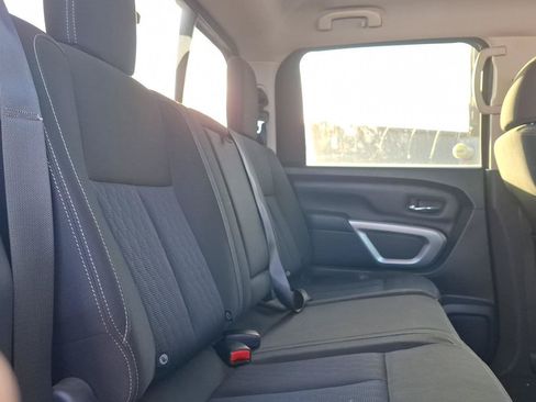 Used 2019 Nissan Titan SV RWD image 15