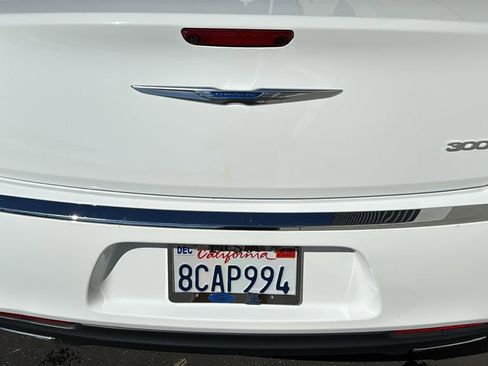 Used 2018 Chrysler 300 Touring L image 7