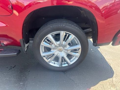 Certified 2025 Chevrolet Silverado 1500 High Country AWD/4WD image 12