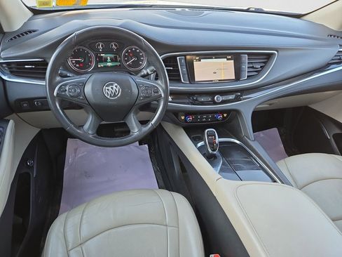 Used 2018 Buick Enclave Essence image 11