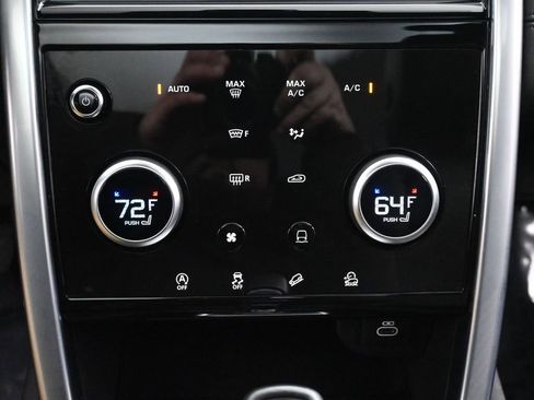 Used 2022 Land Rover Discovery Sport SE image 36