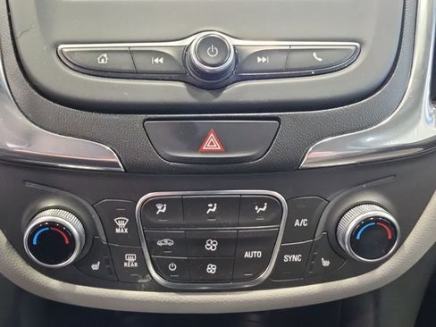 Used 2019 Chevrolet Equinox LT FWD image 23