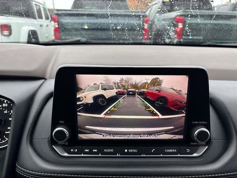 Used 2022 Nissan Rogue SV image 7