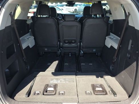 Used 2023 Kia Carnival EX FWD image 26