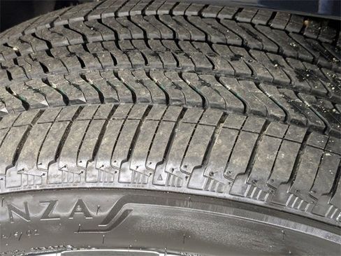 Used 2025 Chevrolet Tahoe High Country image 9