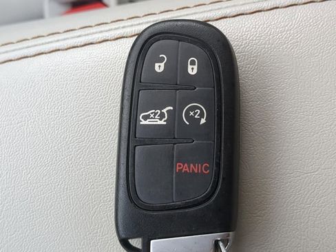 Used 2019 Jeep Cherokee Limited FWD image 21