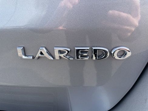 Used 2019 Jeep Grand Cherokee Laredo image 8