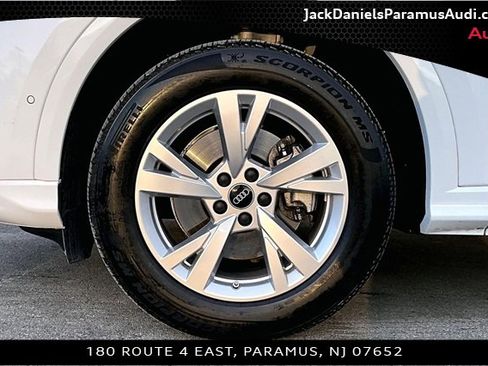 Used 2025 Audi Q5 Premium w/ Convenience Package image 8