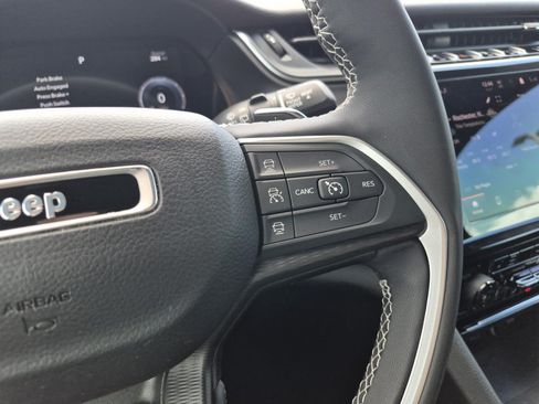 Used 2023 Jeep Grand Cherokee Altitude AWD/4WD image 20